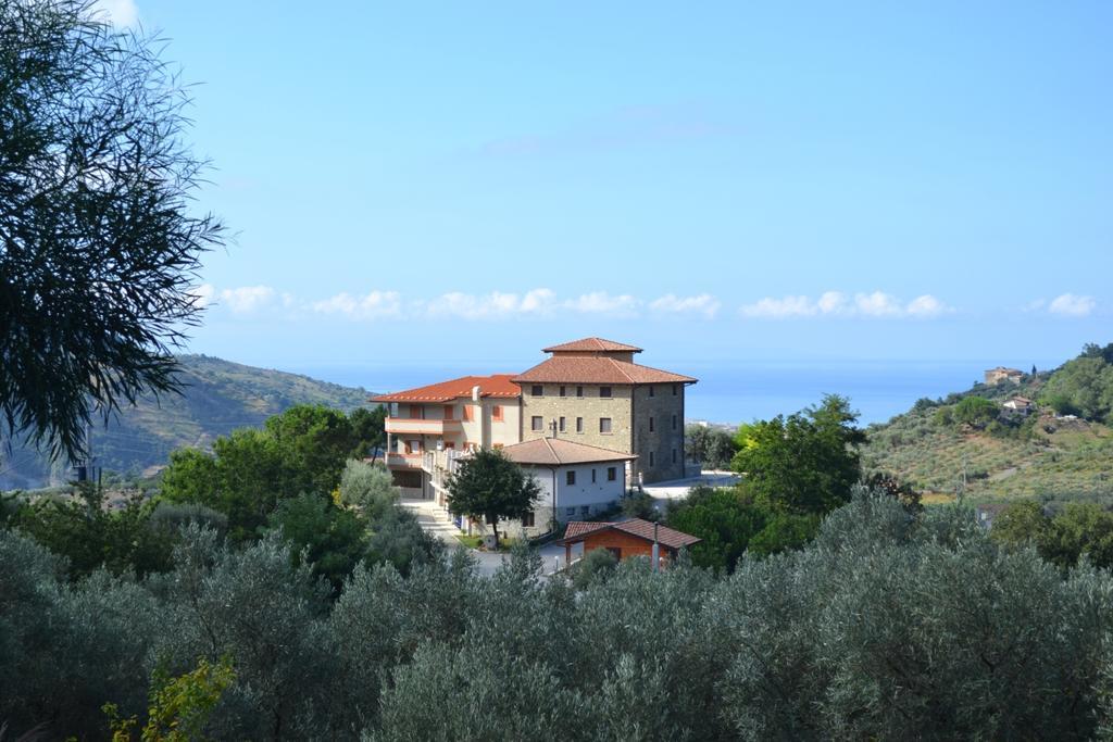 Agriturismo U' Casinu Da Scala 캄포라산지오바니 외부 사진