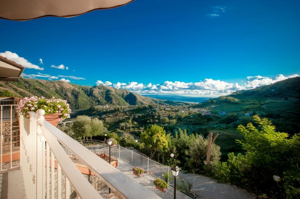 Agriturismo U' Casinu Da Scala 캄포라산지오바니 외부 사진