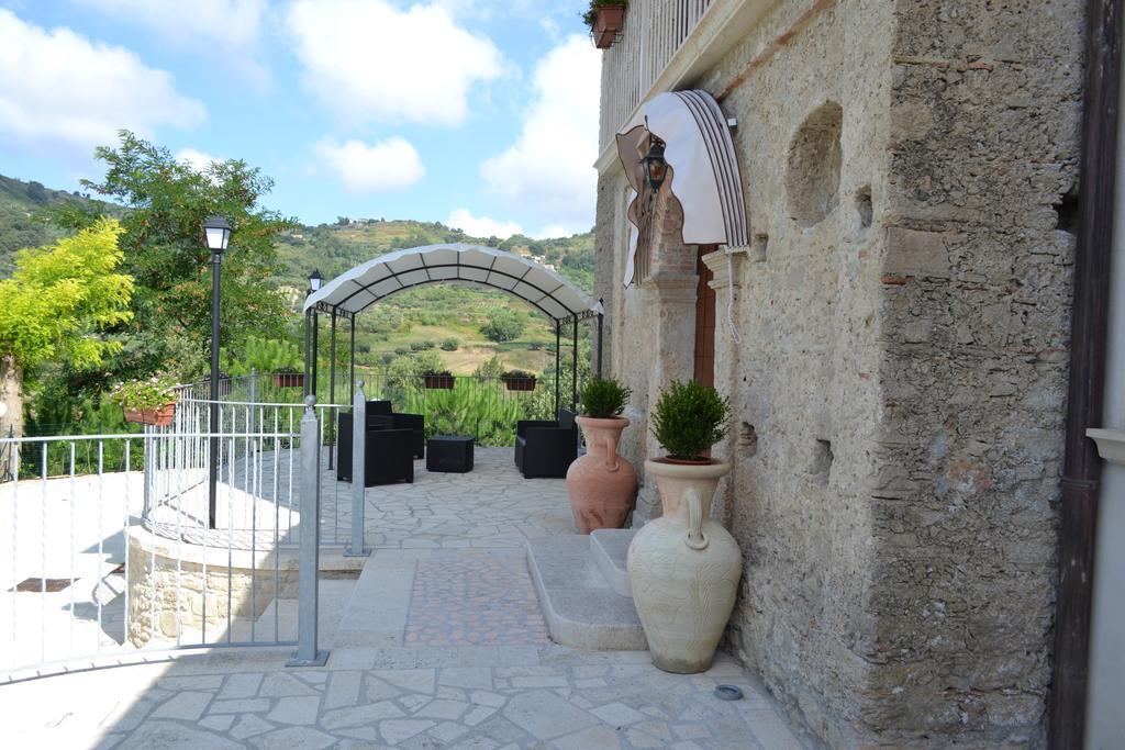 Agriturismo U' Casinu Da Scala 캄포라산지오바니 외부 사진